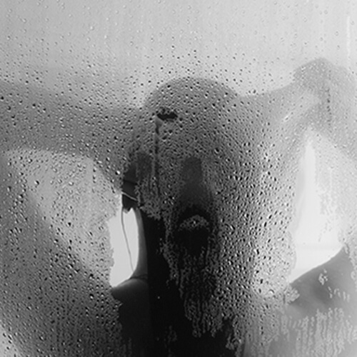 Silhouette onder de douche
